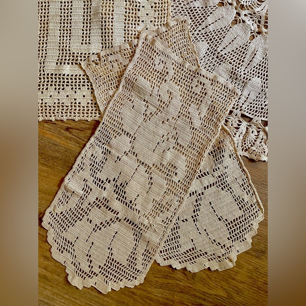 7 PIECE VINTAGE CROCHET & LACE DOILY SET KITCHEN DINING TABLE LINENS - Picture 3 of 8